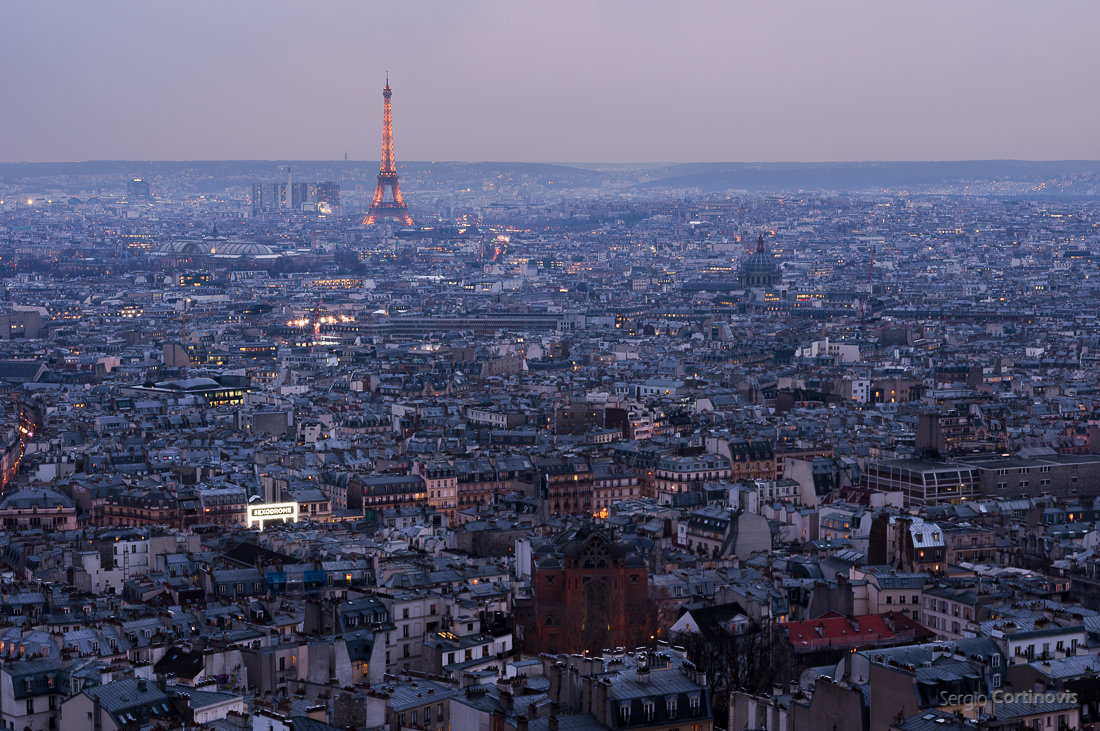 La Tour Eiffel vista dalla cupola della basilica del Sacre Coeur