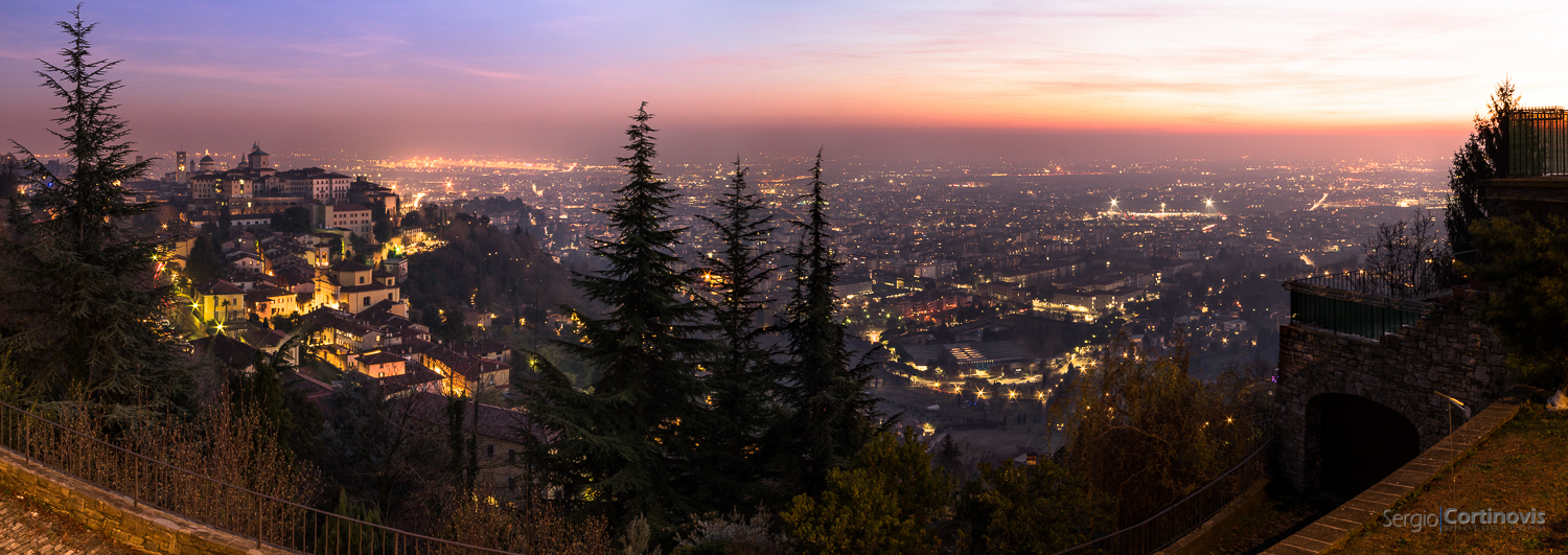 Città Alta con Bergamo sullo sfondo al tramonto